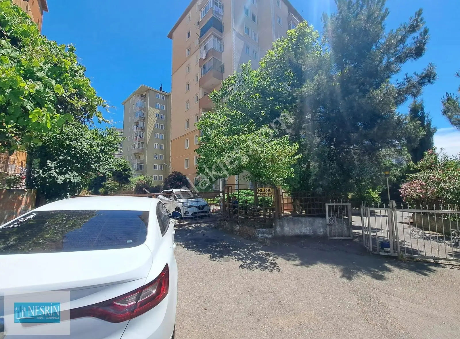 Nesrin Emlak Ayrıcalığı İle Cadde Üzeri Site İçi Fırsat Daire - Görsel 4
