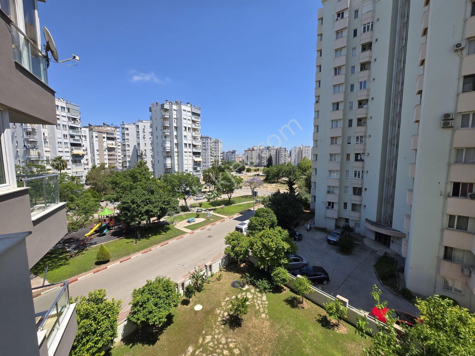 Fener'de Medical Park Yakını, Geniş Bahçeli Sitede Lüks 3+1 - Görsel 5