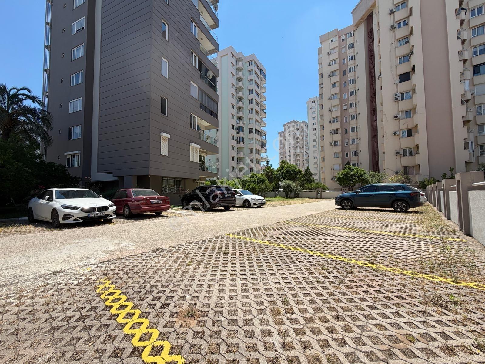 Fener'de Medical Park Yakını, Geniş Bahçeli Sitede Lüks 3+1 - Görsel 28