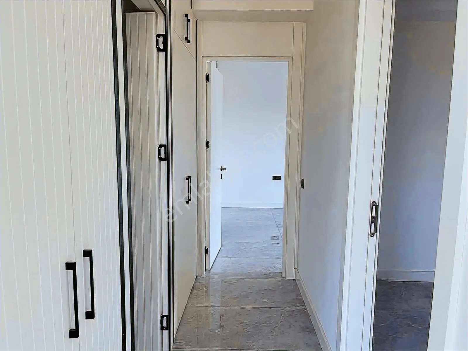 Altıntaş'ın En Elit Sitesi Tk 77'de Ebeveyn Banyolu Kiralık 2+1 - Görsel 3
