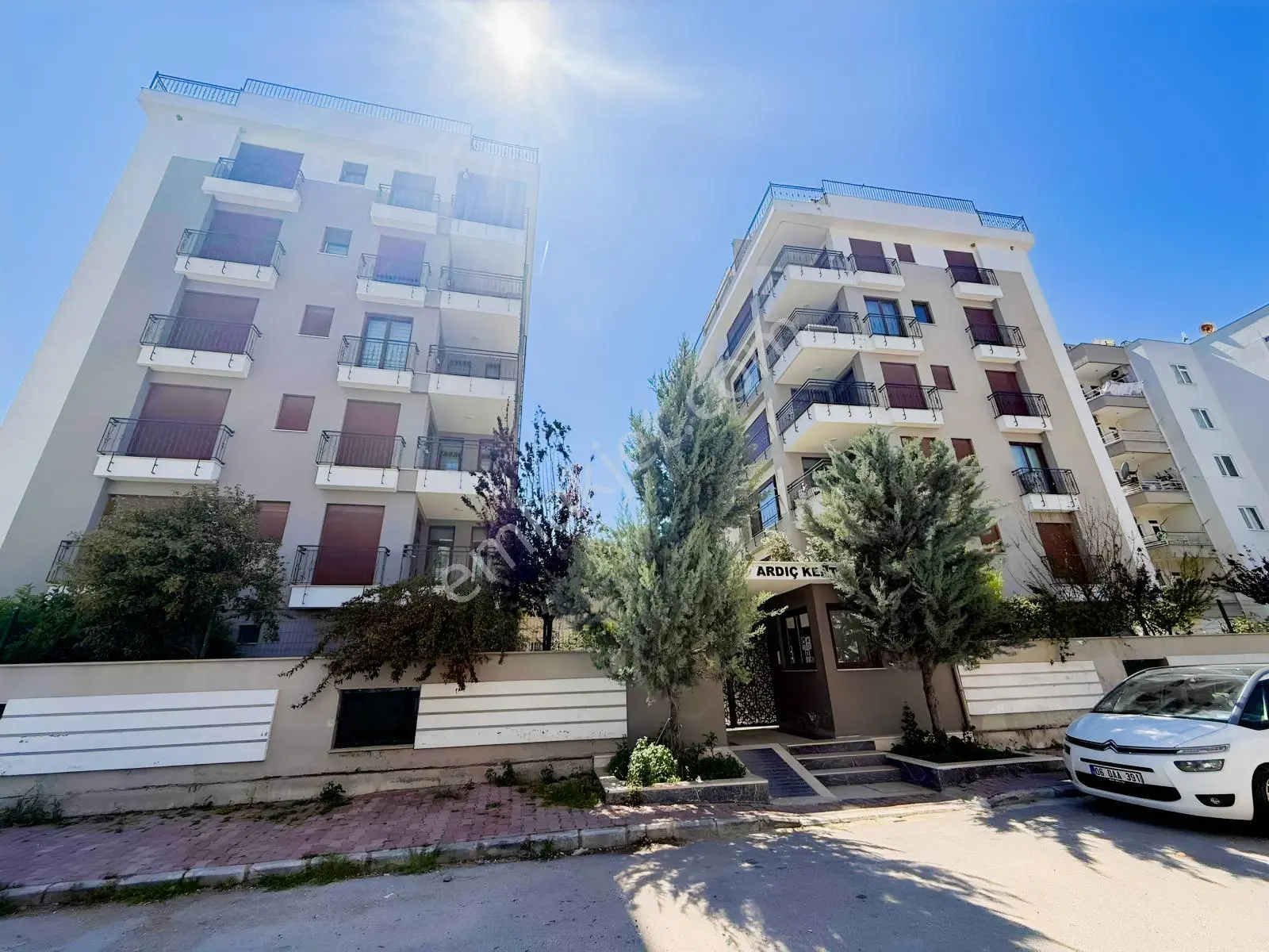 Ayşe Yenidoğan'dan Kapalı Otoparklı Havuzlu 2+1