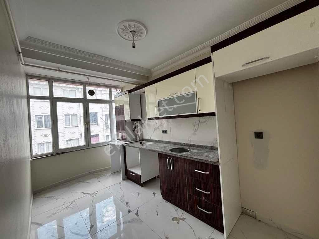 Esenyurt Pınar Mahallesi 2+1 3 Kat Kiralık Daire 11 Yıllık Binada