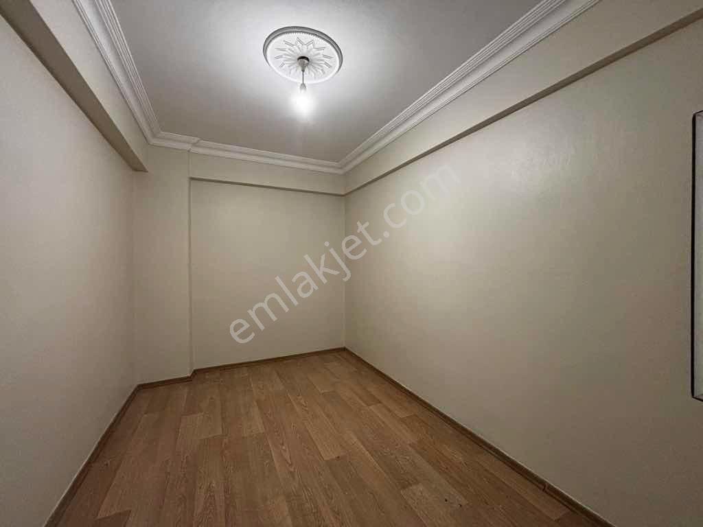 Esenyurt Pınar Mahallesi 2+1 3 Kat Kiralık Daire 11 Yıllık Binada - Görsel 5