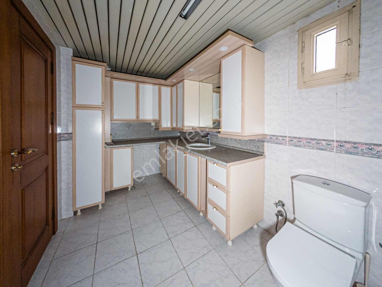 Berrin Kavcar'dan Fener'de Denize Sıfır Kiralık Daire - Görsel 32