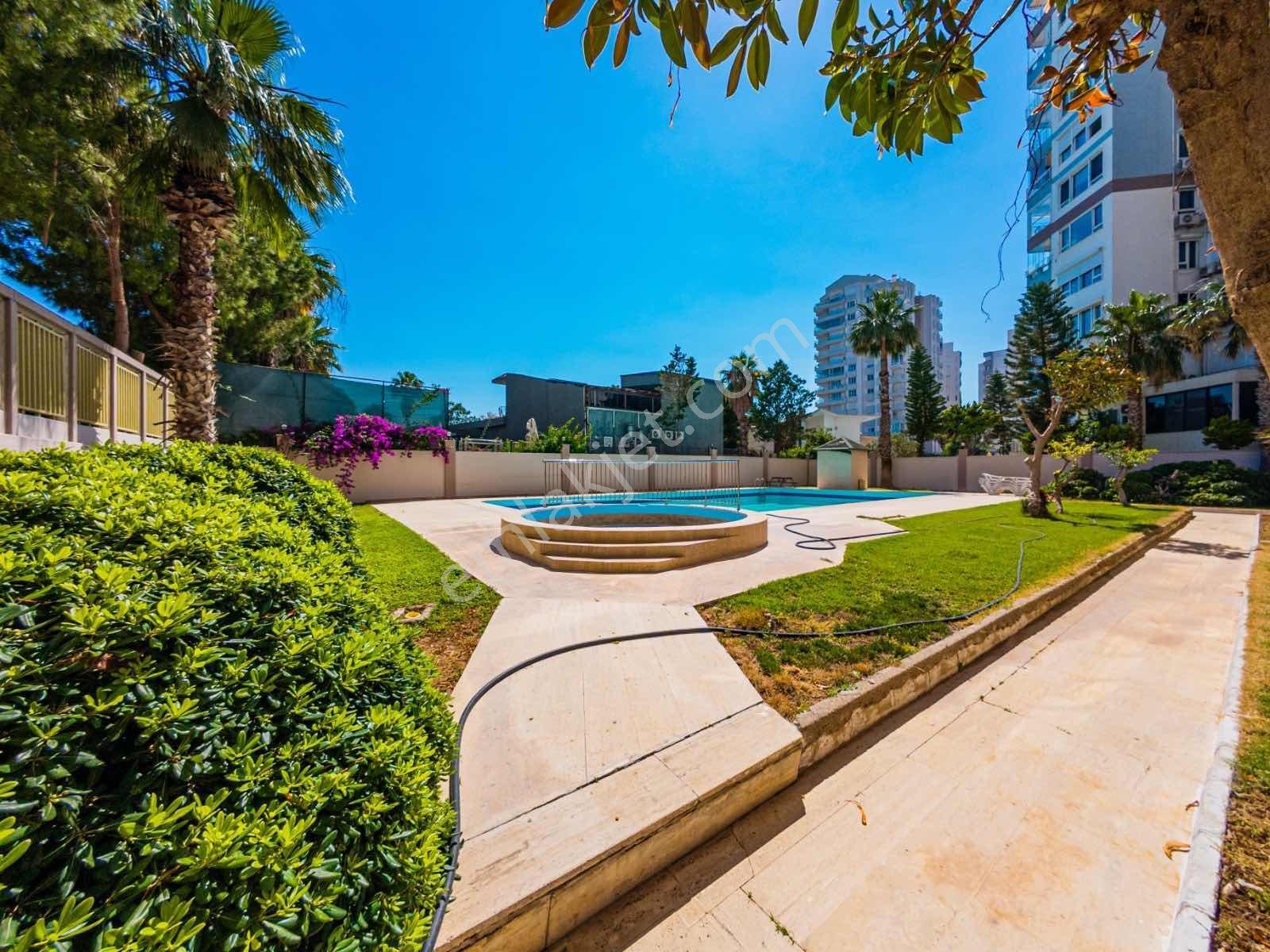 Berrin Kavcar'dan Fener'de Denize Sıfır Kiralık Daire - Görsel 3