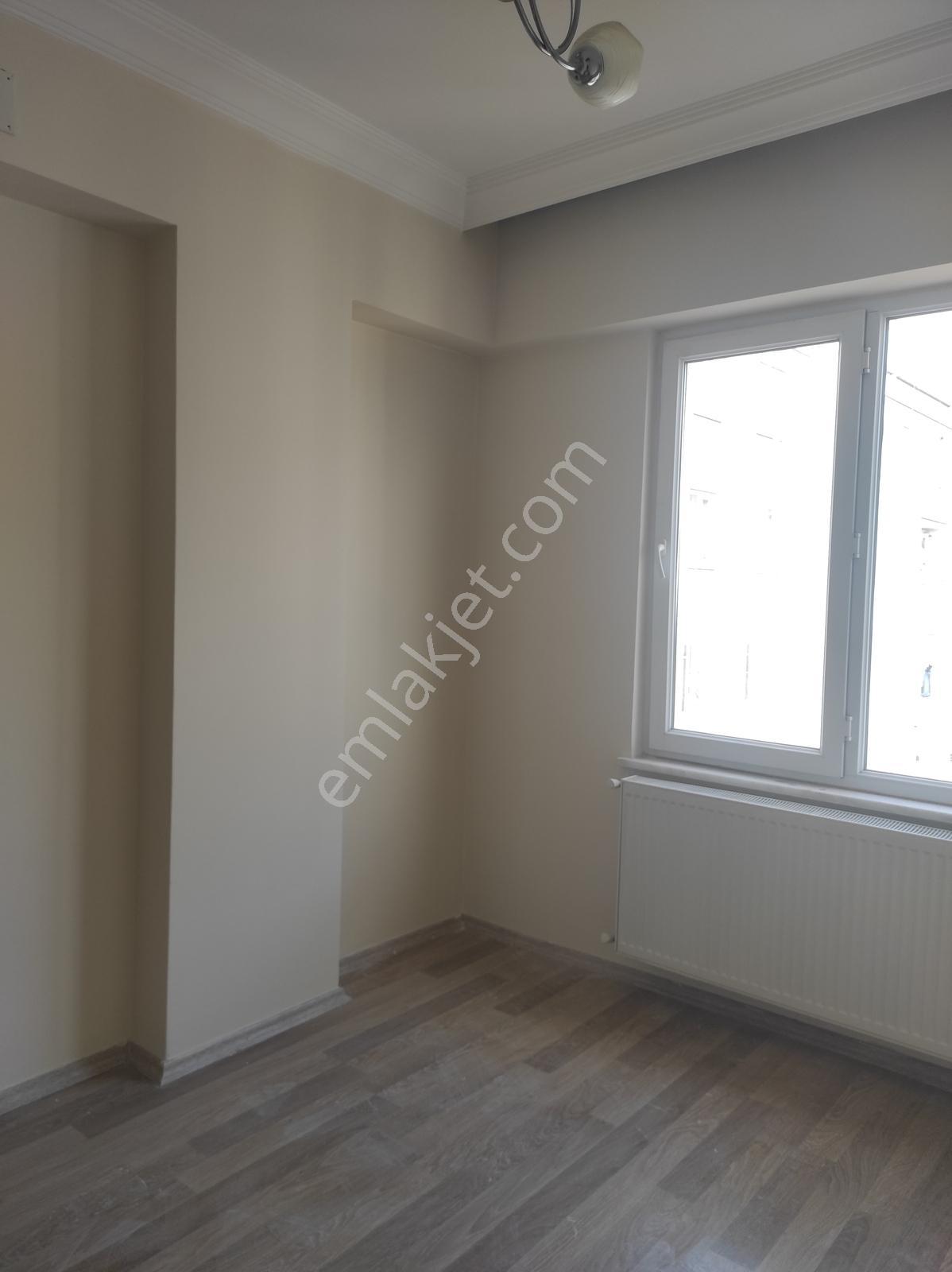 Abdulhamithan Da Bakımlı Ferah Kulanışlı Daire Toprak Emlak Tan - Görsel 11