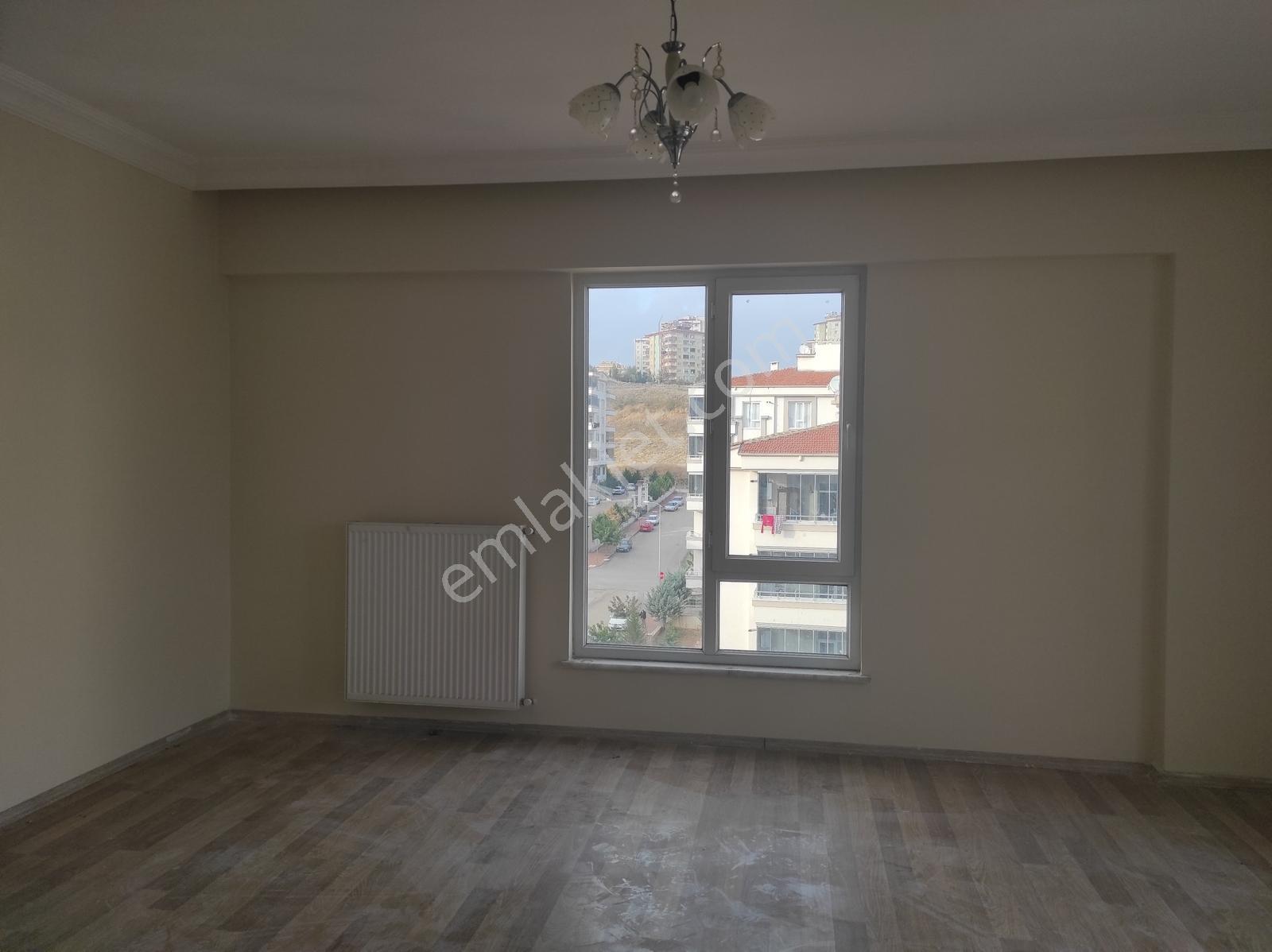 Abdulhamithan Da Bakımlı Ferah Kulanışlı Daire Toprak Emlak Tan - Görsel 12