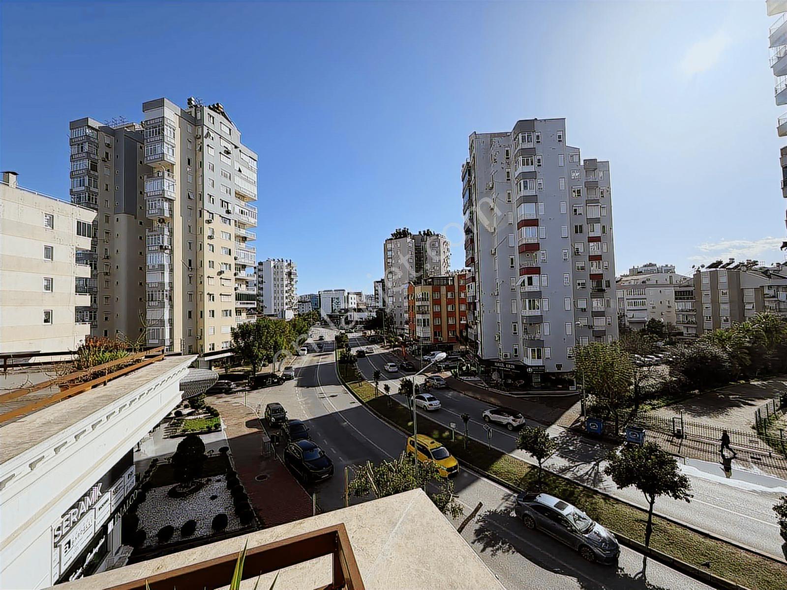 Şirinyalı'da Havuzlu Önü Açık Teraslı 3+1 Arakat Daire - Görsel 12