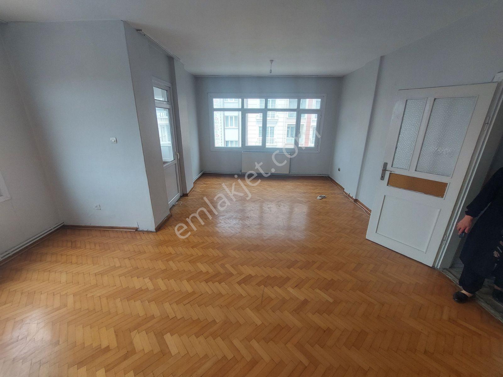 Ayışığından Basinsitesine Yakın Geniş 3+1 Kiralık Daire - Görsel 13
