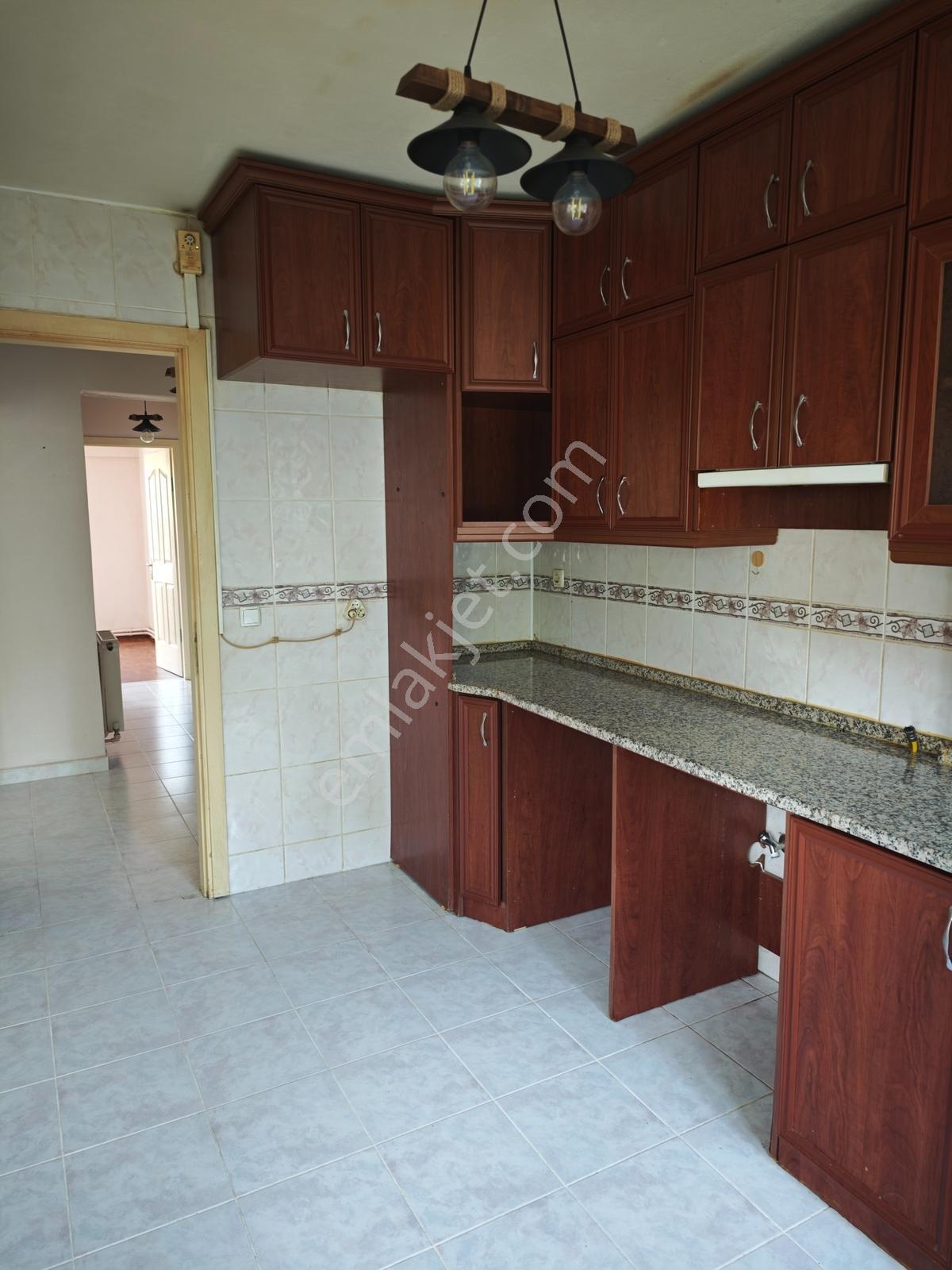 Şükrüpaşa Mahallesinde Depozito İstemeyen Kiralık 3+1 Daire - Görsel 5