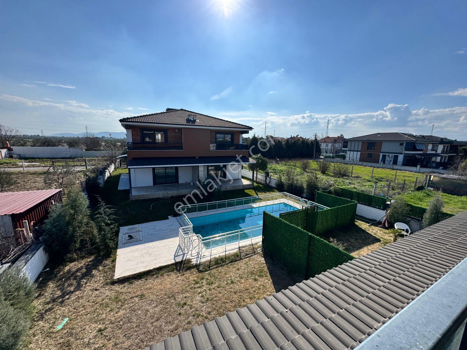 Medar Çatı Okulları Karşısı Ortak Havuzlu 4+1 Satılık Villa - Görsel 15