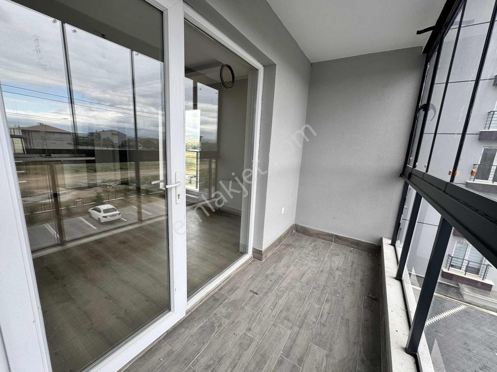 Esenboğa Mahallesinde Lüx Sitede Ara Katta Kiralık Daire - Görsel 11