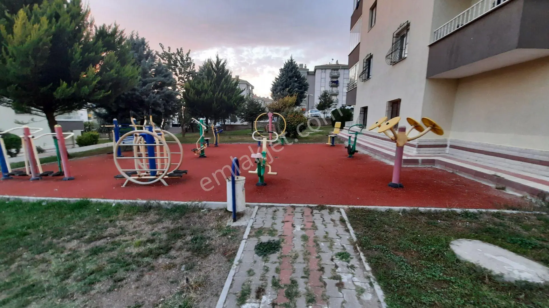 Akif'ten Site İçi Asansörlü Ara Kat G/d Cephe 3+1 Kiralık Daire - Görsel 31