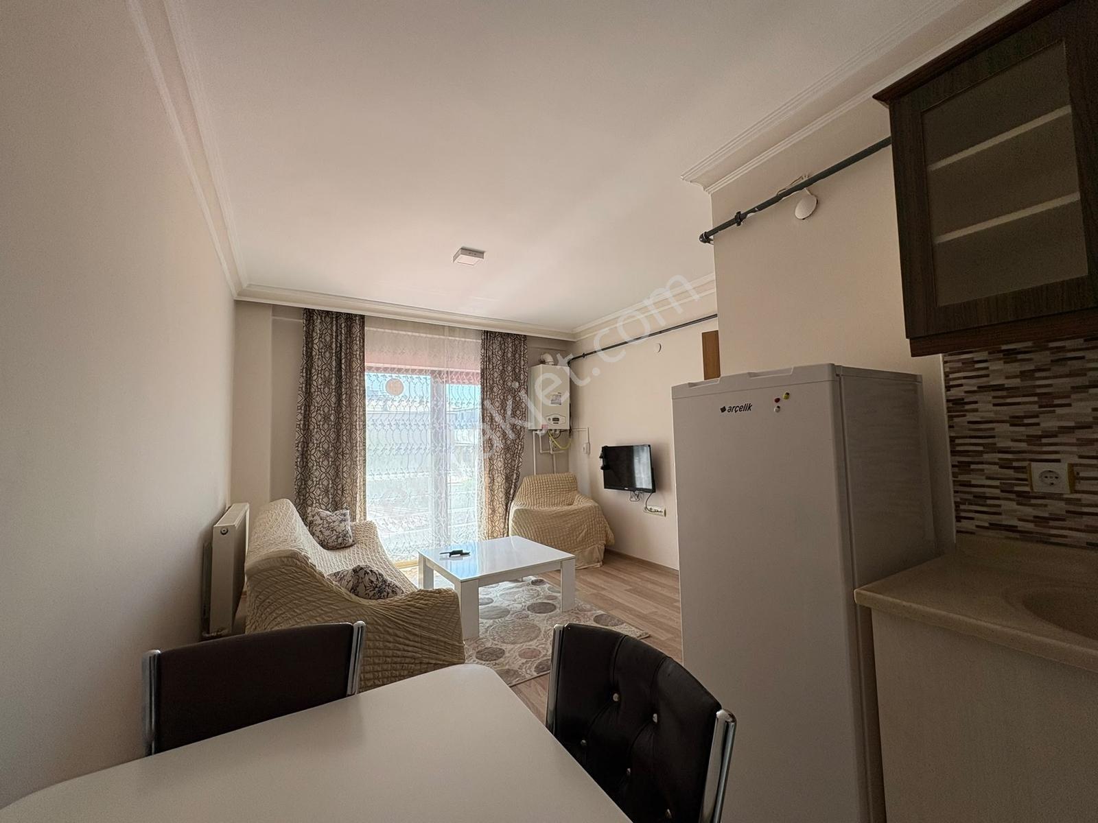 Emlak Kılavuzu'ndan Çarşı İçerisinde Kiralık 1+1 Eşyalı Daire - Görsel 3