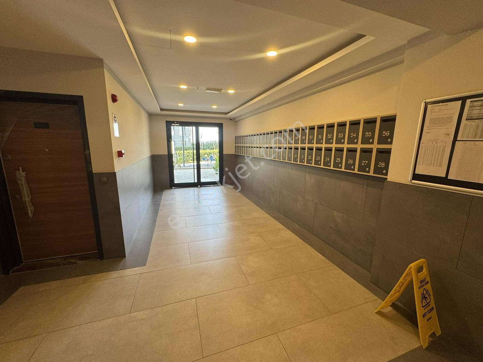 Havuzu Güvenlıkli Sitede Full Kredili Satılık 3 + 1 Daıre - Görsel 4