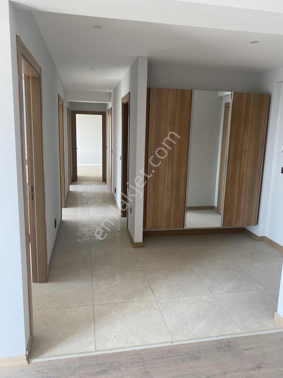 Havuzu Güvenlıkli Sitede Full Kredili Satılık 3 + 1 Daıre - Görsel 34