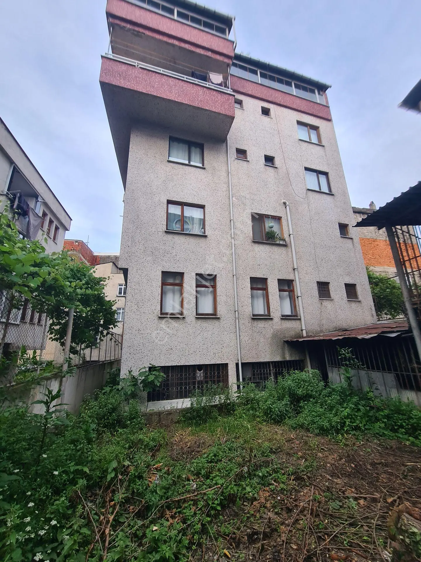 386 M2 Arsada 6 Katlı Apartman {meydana 1.5km] 565m2 Daire Alanı - Görsel 3