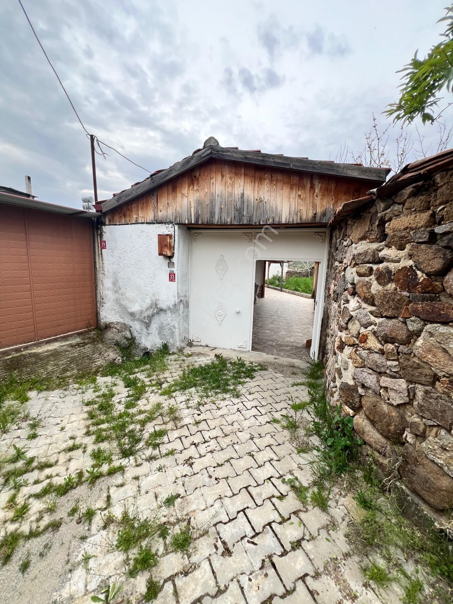 Doğayla İç İçe | 434 M² Arsa İçerisinde Özel Tasarım Köy Evi - Görsel 52
