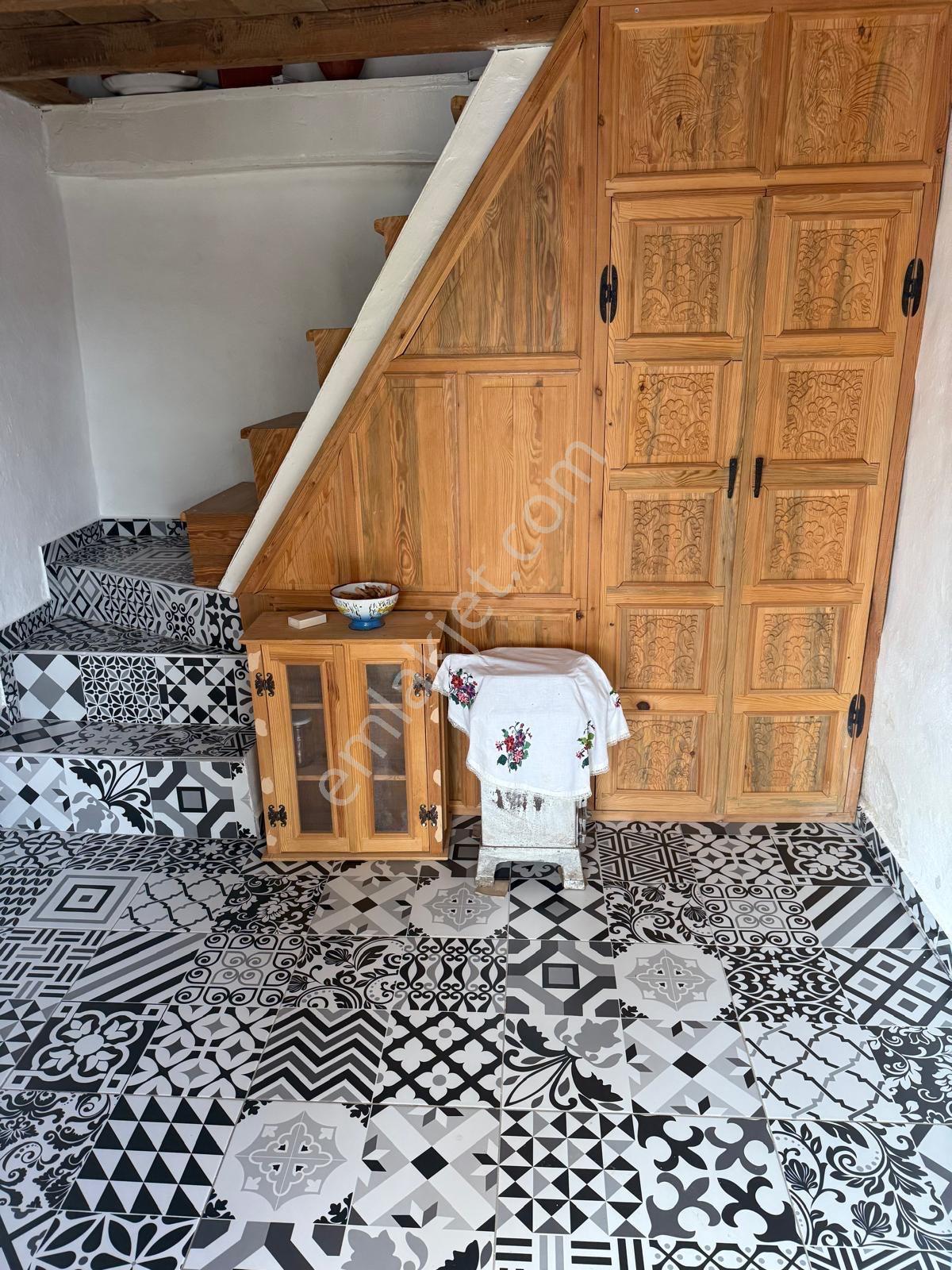 Doğayla İç İçe | 434 M² Arsa İçerisinde Özel Tasarım Köy Evi - Görsel 17
