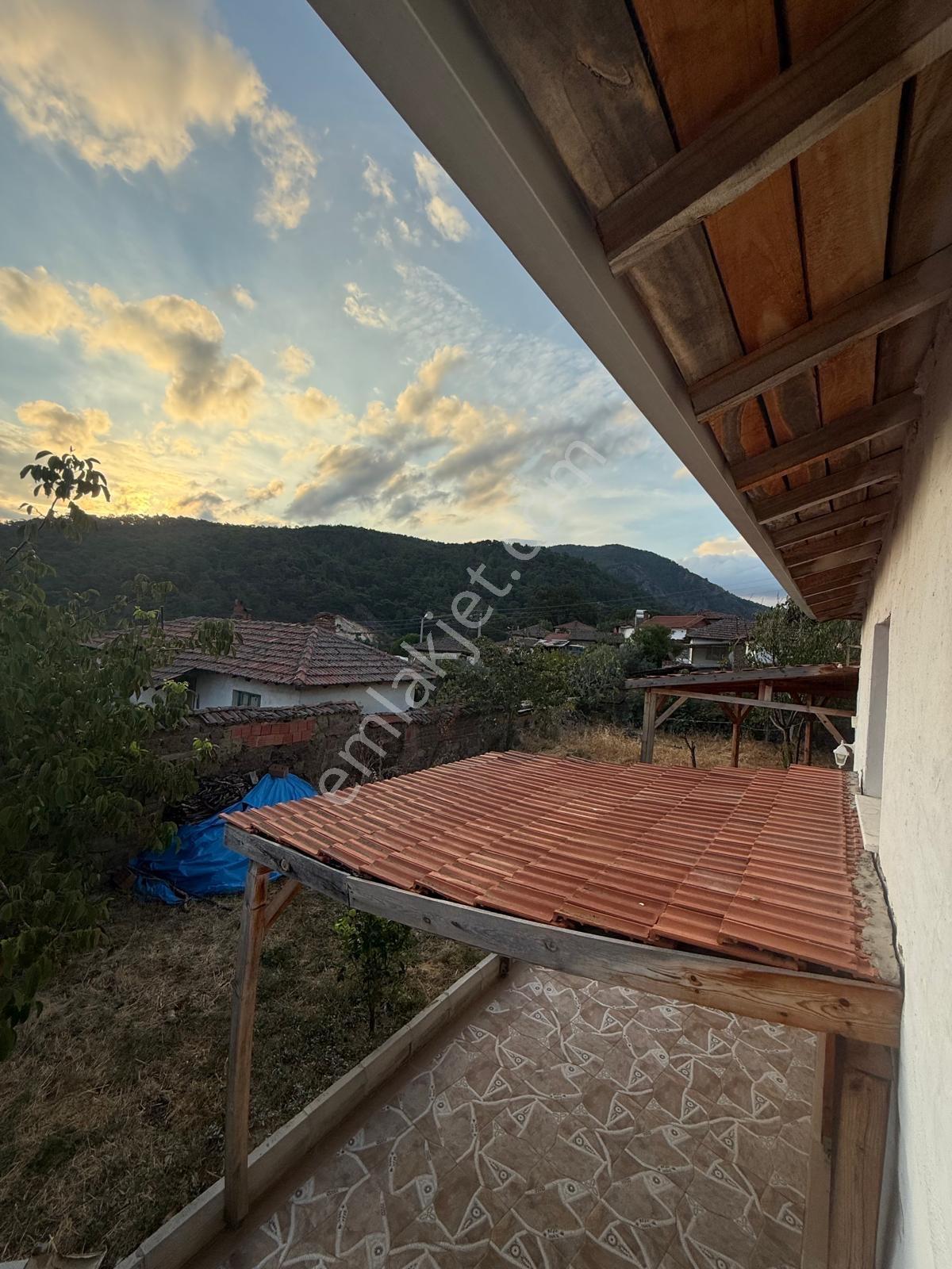 Doğayla İç İçe | 434 M² Arsa İçerisinde Özel Tasarım Köy Evi - Görsel 11