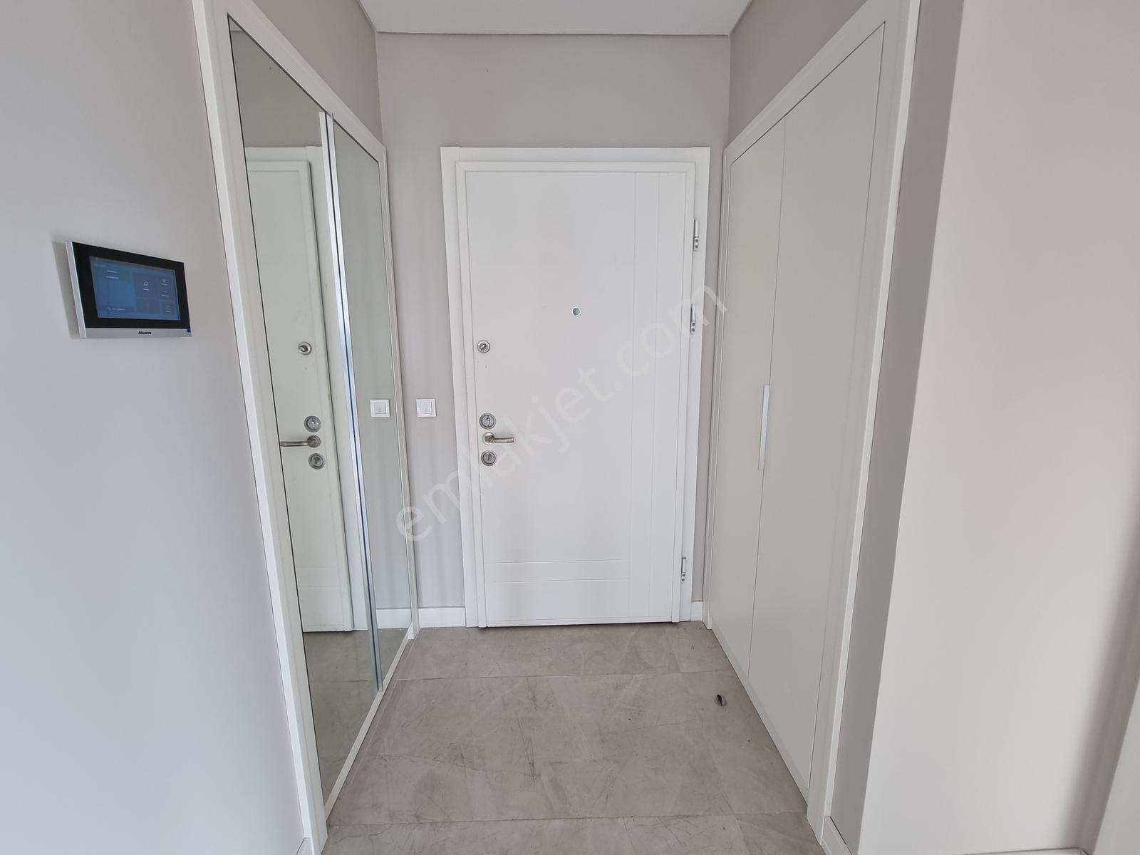 Halkalı Avrupa Konutları 4 Te Göl Manzaralı Büyük Kiralık 1+1 - Görsel 19