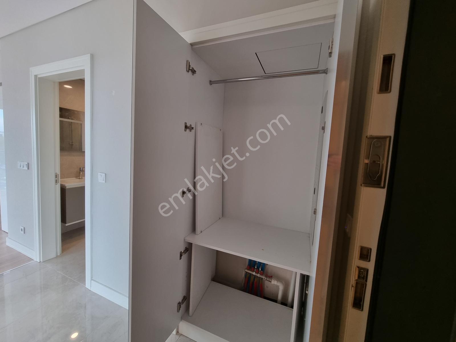 Halkalı Avrupa Konutları 4 Te Göl Manzaralı Büyük Kiralık 1+1 - Görsel 9