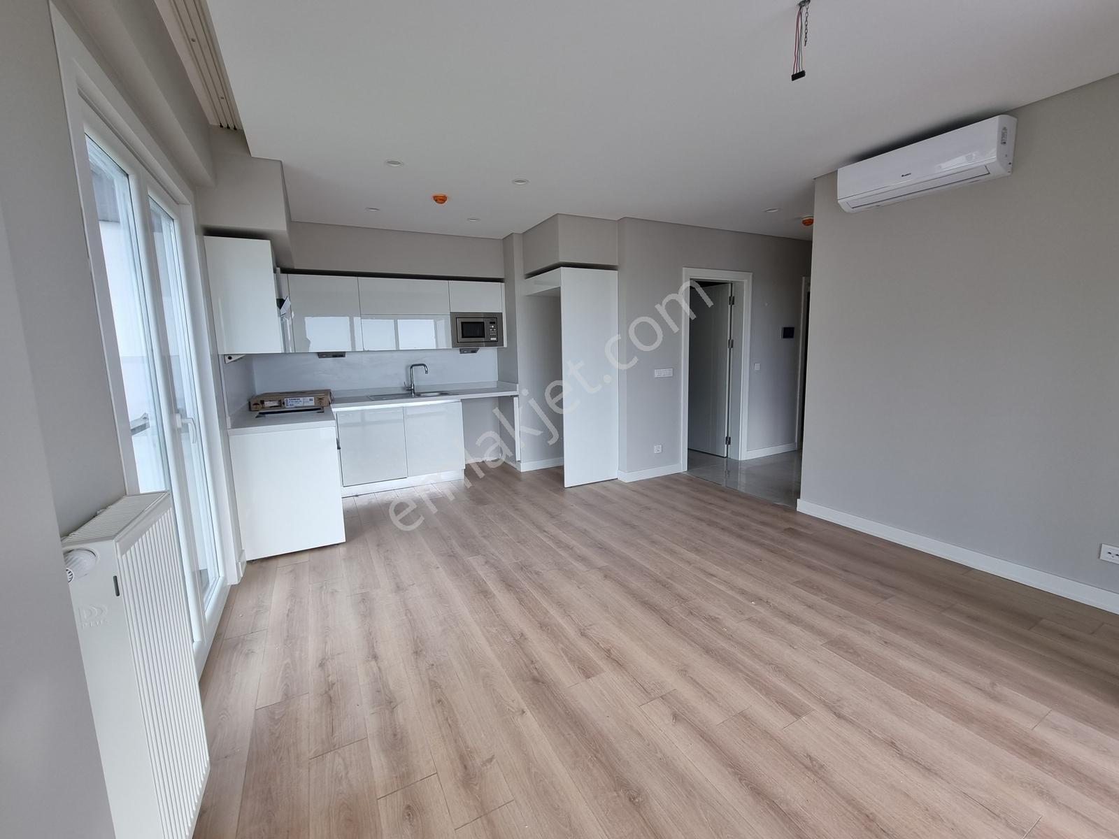 Halkalı Avrupa Konutları 4 Te Göl Manzaralı Büyük Kiralık 1+1 - Görsel 4