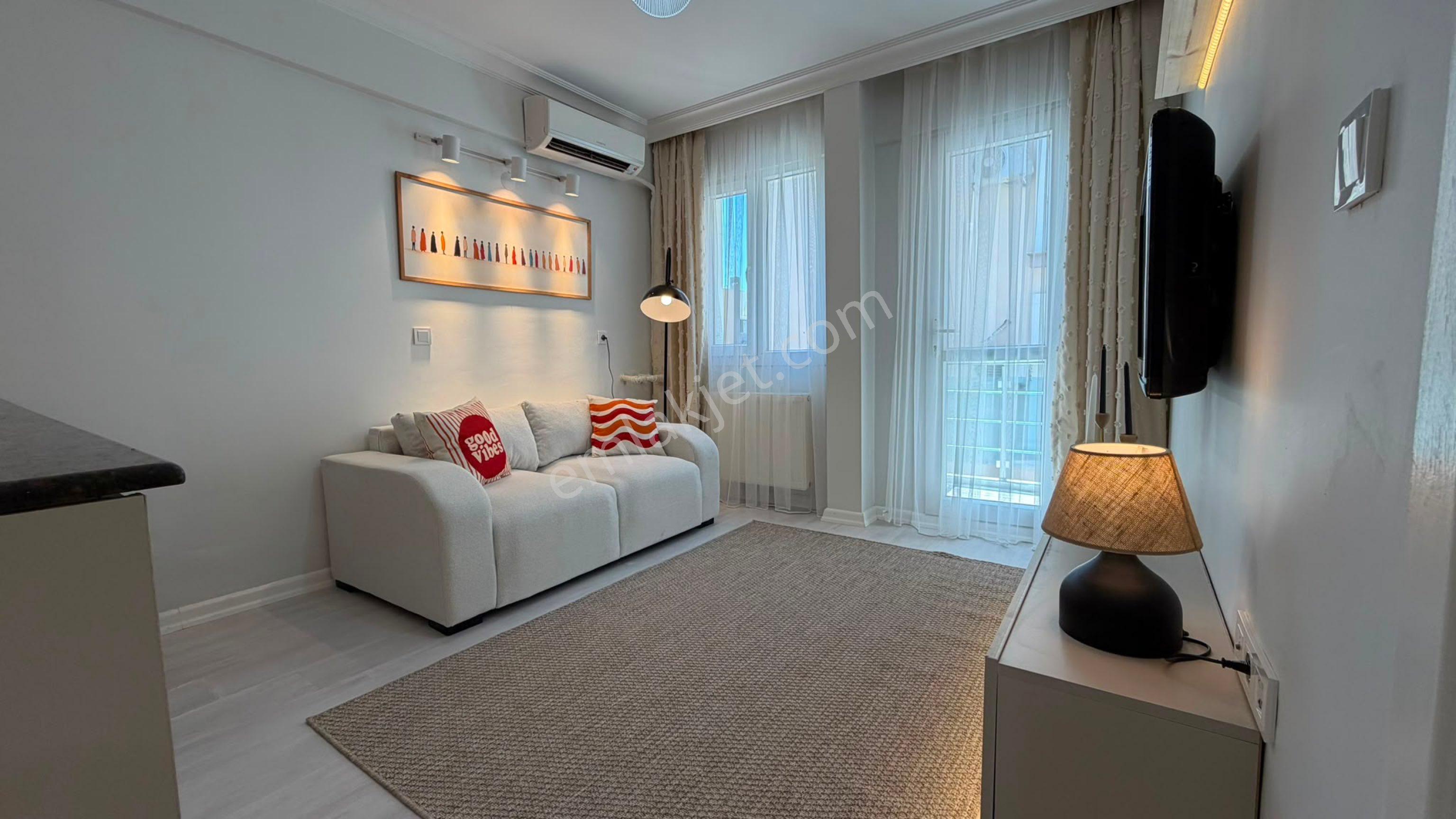 Buca Atatürk Mahallesinde / Kampüs Karşısı / Sıfır Eşyalı / Balkonlu / Arakat / Kiralık 1+1