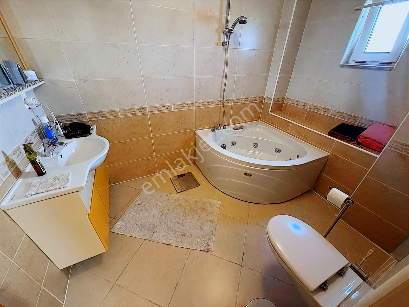 Gümüşlükte Satılık Triplex Bakımlı Ev Deniz Manzaralı Geniş Vila - Görsel 31