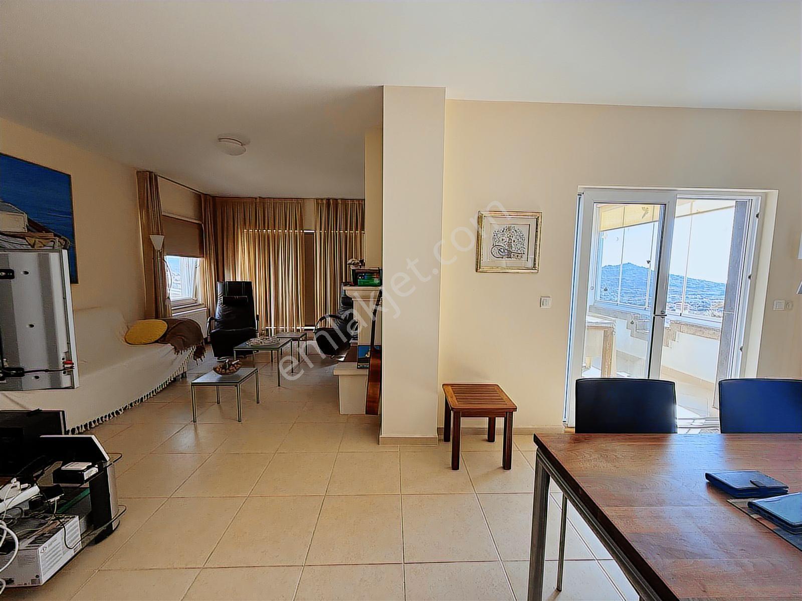 Gümüşlükte Satılık Triplex Bakımlı Ev Deniz Manzaralı Geniş Vila - Görsel 22
