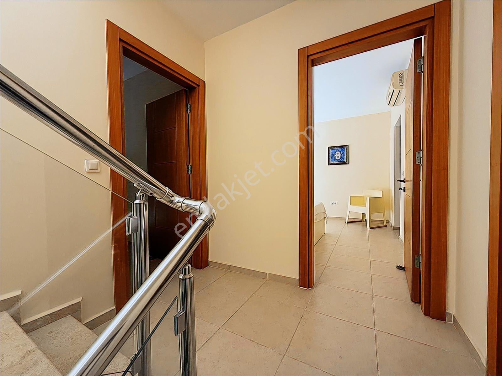 Gümüşlükte Satılık Triplex Bakımlı Ev Deniz Manzaralı Geniş Vila - Görsel 30
