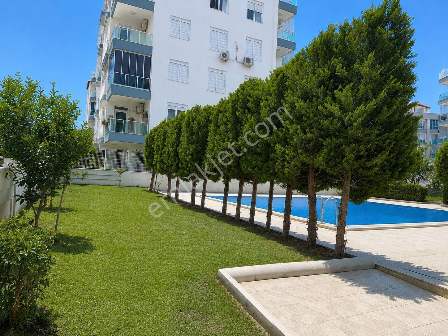 Hurma Merkez'de Havuzlu Sitede Geniş Eşyalı 2+1 Satılık Daire