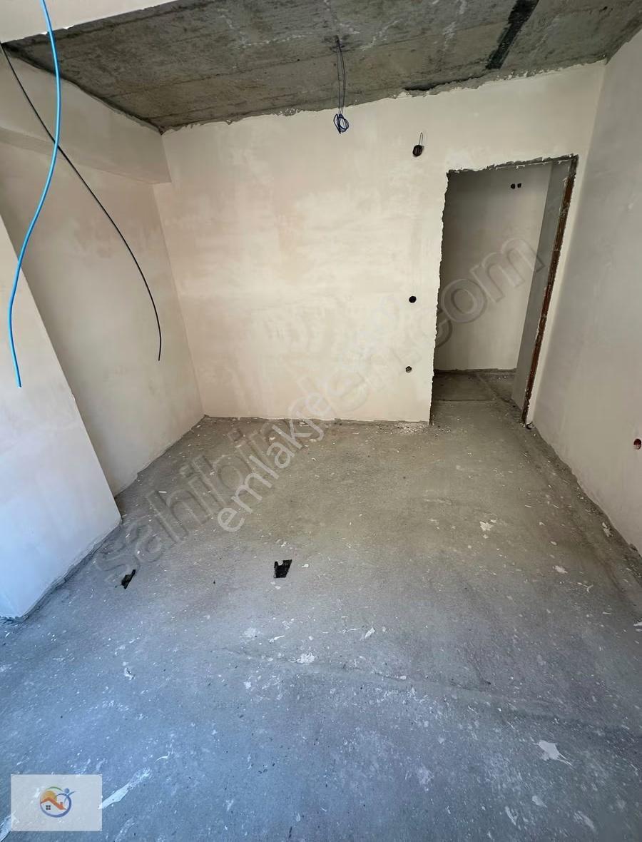 Veliefendi'de Satılık 2+1 Ara Katta Daire Köşe Başı Binada - Görsel 11