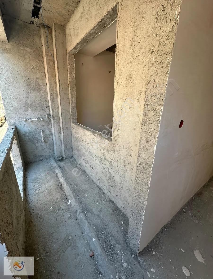 Veliefendi'de Satılık 2+1 Ara Katta Daire Köşe Başı Binada - Görsel 17