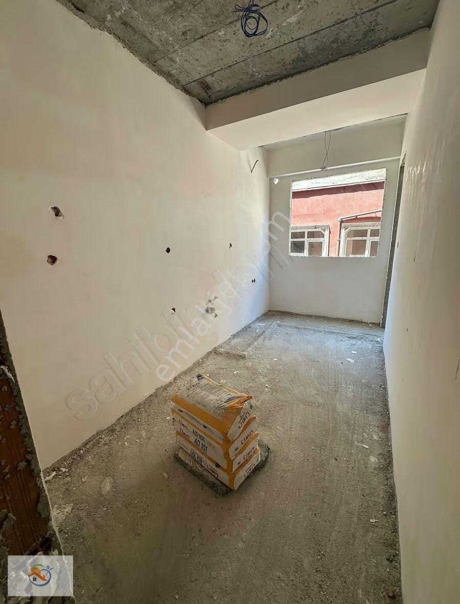 Veliefendi'de Satılık 2+1 Ara Katta Daire Köşe Başı Binada - Görsel 16