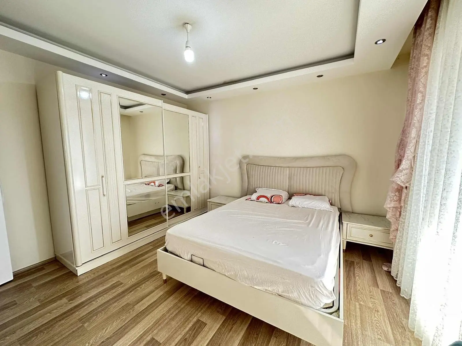 4+1 3 Cepheli 3 Balkon 2 Banyo 200 Metrekare Fırsat Daire - Görsel 5
