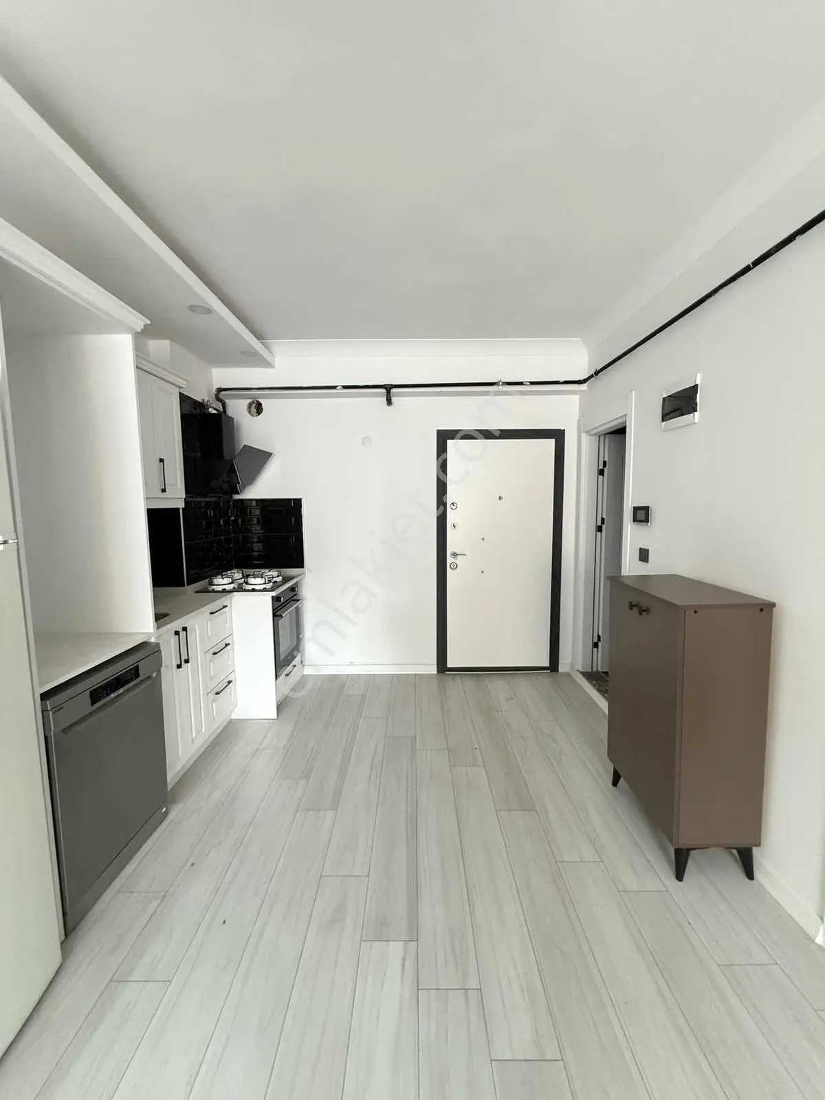 Akkaya İnşaattan Merkezi Konumda Sıfır Eşyalı Ara Kat 1+1 - Görsel 2