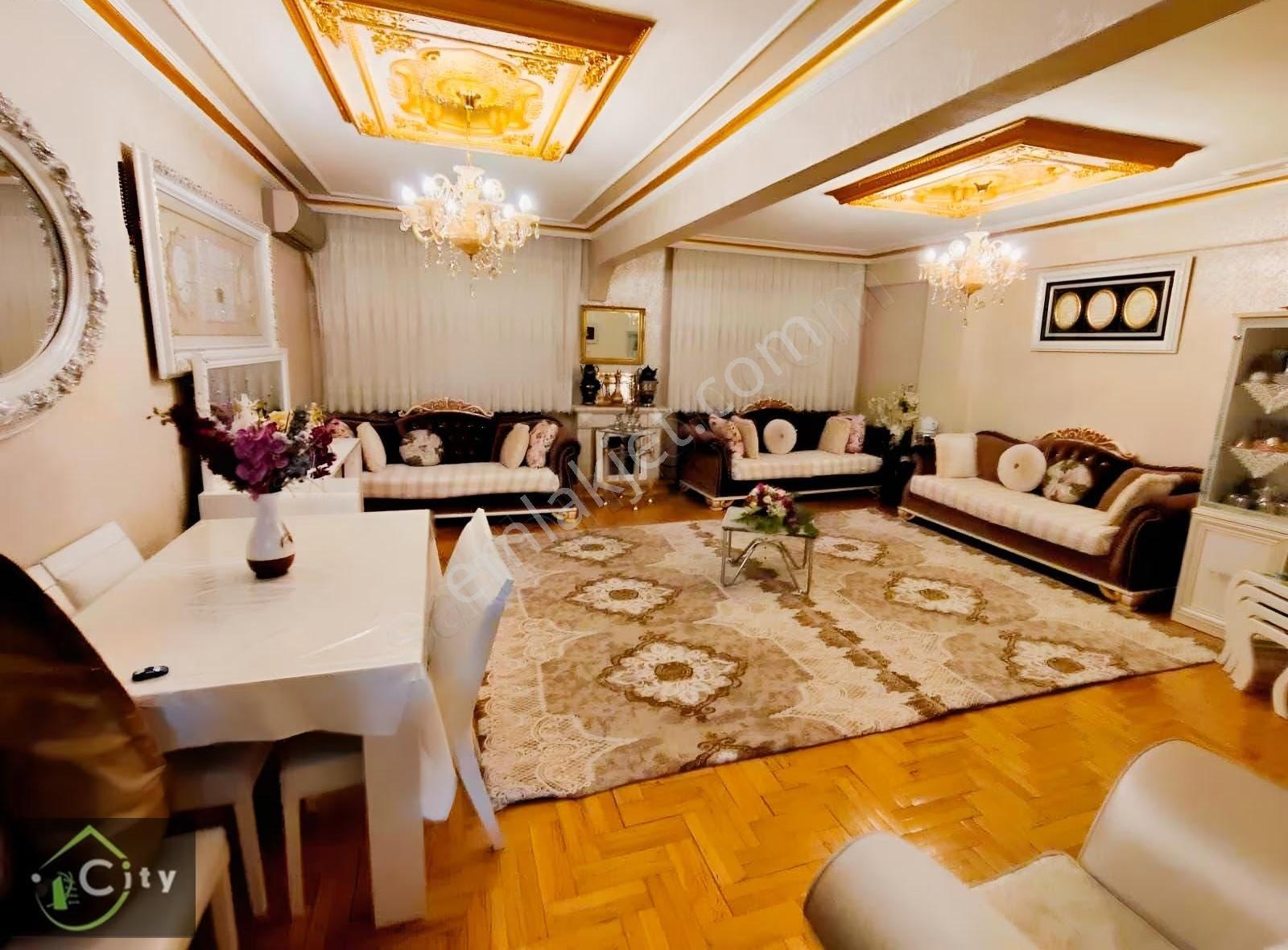 Acil Fatih'de Cıty Emlaktan Dubleks 5+2 230 M2