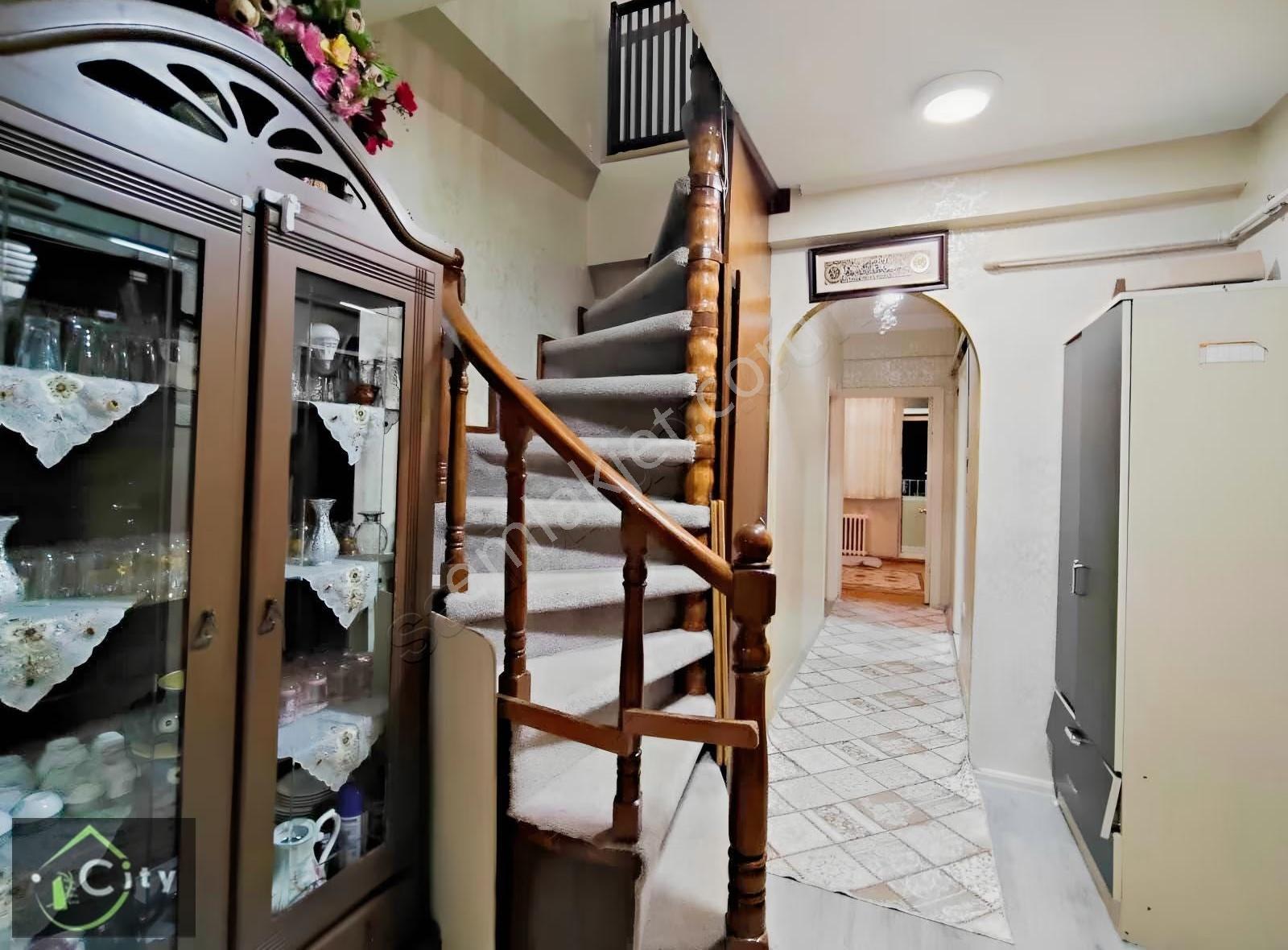 Acil Fatih'de Cıty Emlaktan Dubleks 5+2 230 M2 - Görsel 2