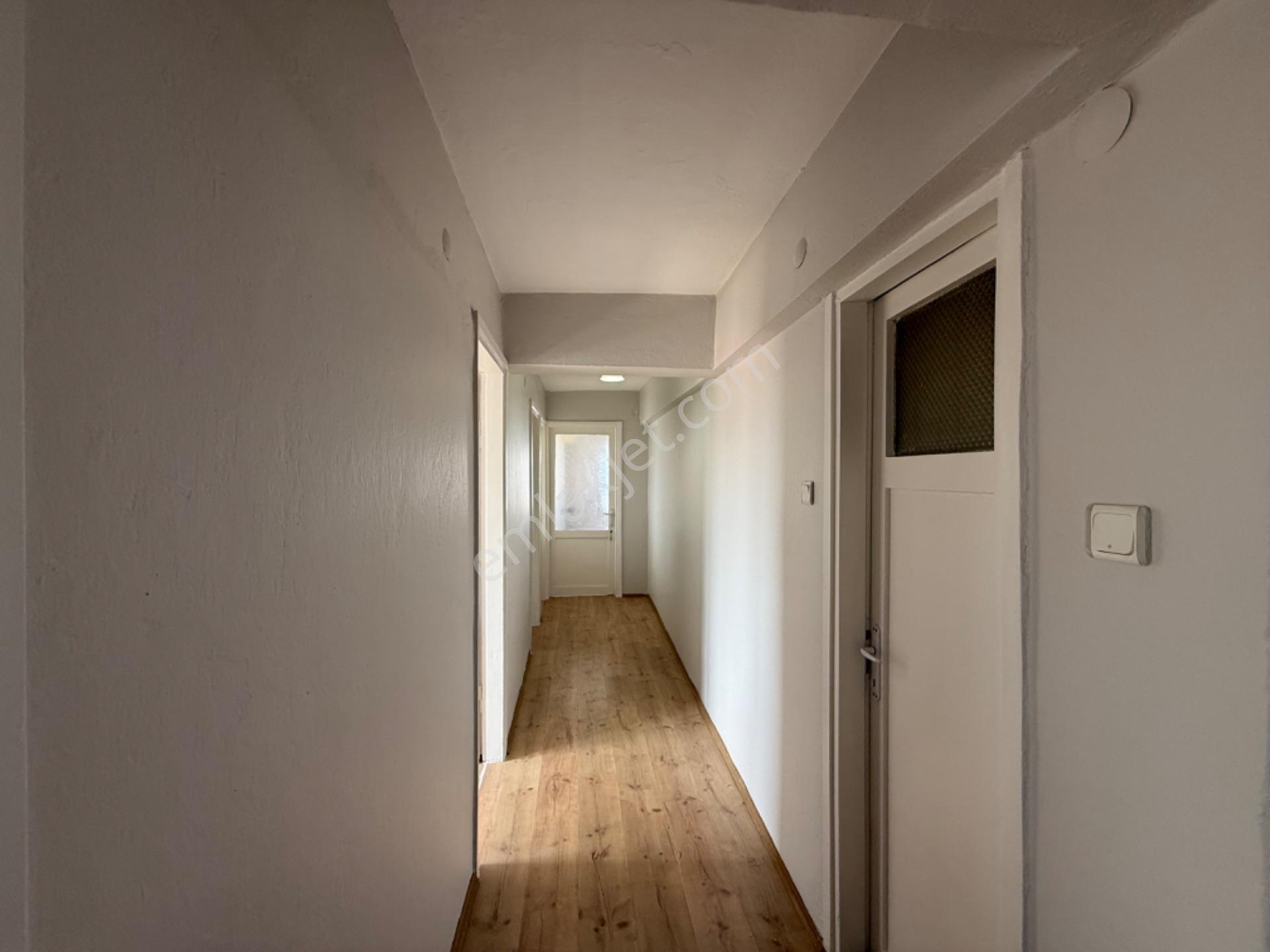 Karabağlar Vatan Mahallesi’nde Full Deniz Manzaralı 3+1 | 120 M² | Balkonlu Kapalı Mutfak - Görsel 11