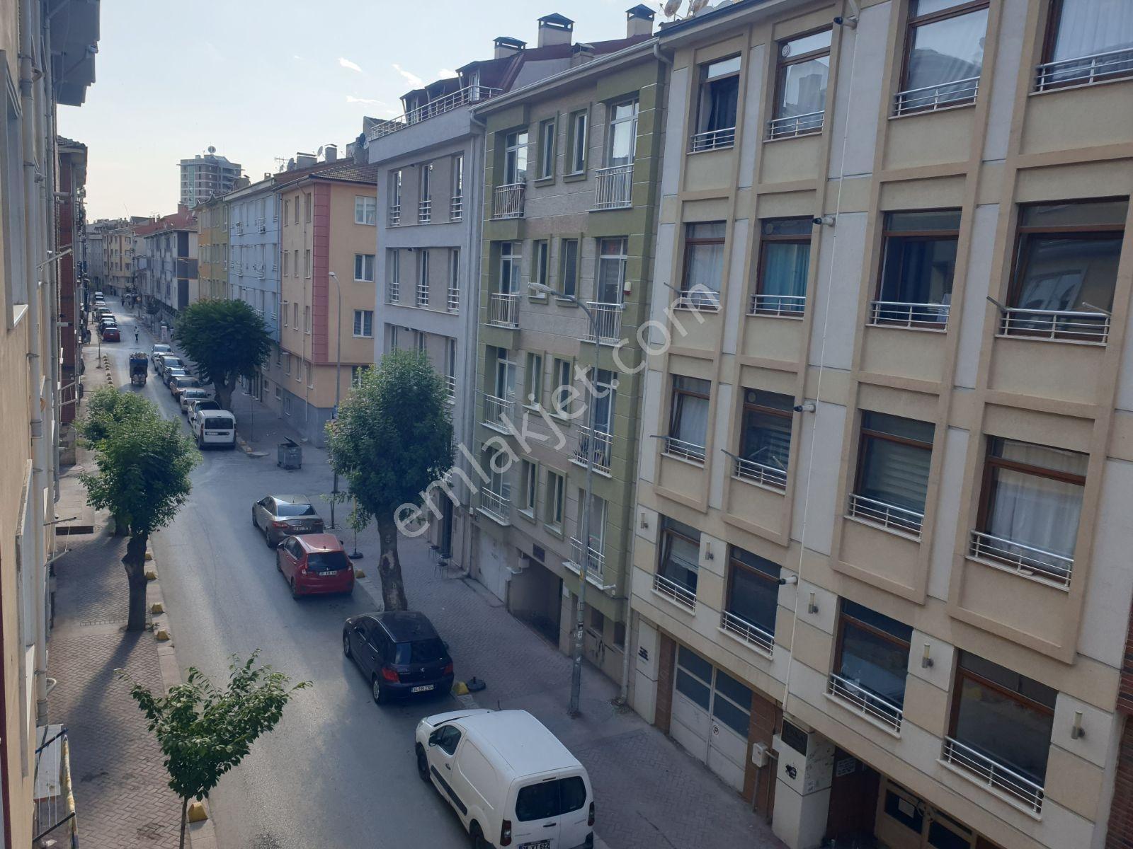 Yenibağlar Mh. Akıcı Sokak Eşyalı Kiralık 2+1 Fırsat Daire - Görsel 18