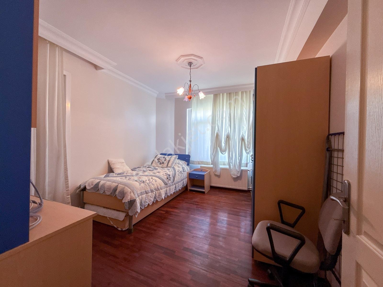 Büyükçekmece Celaliyede Eşyalı Krediye Uygun Satılık 5+2 Villa - Görsel 27
