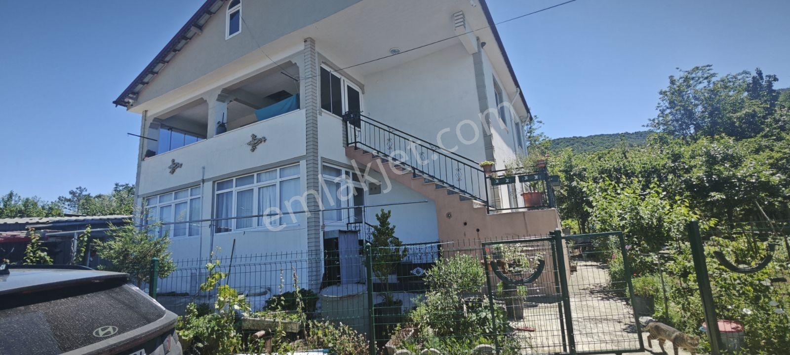 450 Metrekare Arsa İçinde İki Katlı İki Daireden Oluşan Müstakil