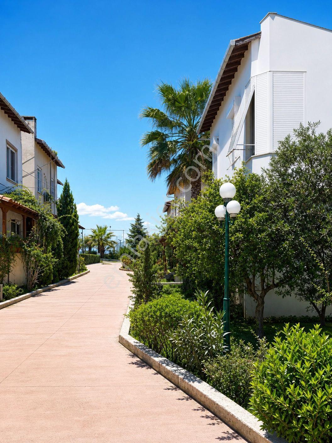 Bayramoğlu'nun Kalbinde Satılık Müstakil, Havuzlu 4+2 Villa