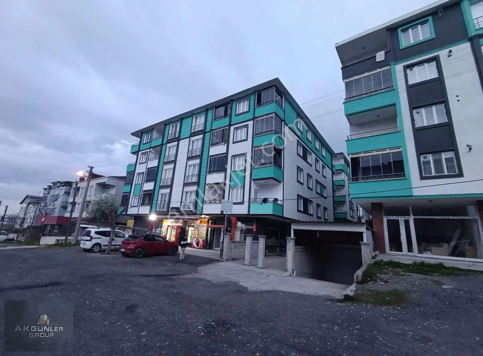 Veliköyde Kiralık 2+1 Serviz Güzergahı Üzerinde