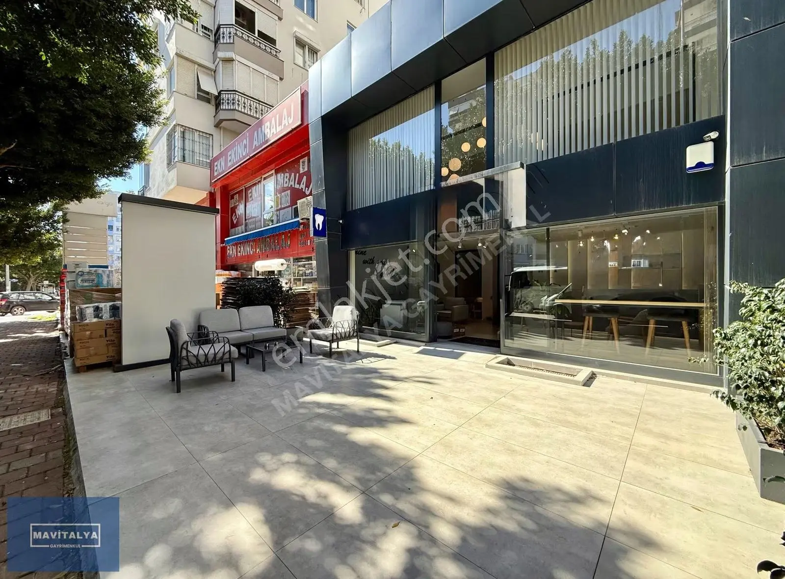 Konyaaltında Cadde Üstü Satılık 500 M2 Kurumsal Kiracılı İşyeri