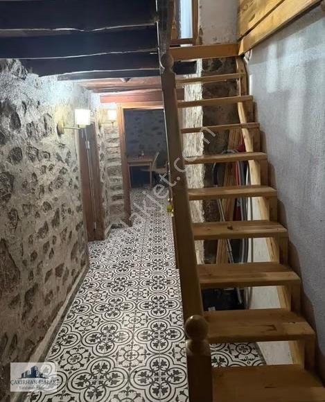 Özenle Yapılmiş Mustakil Taş Bina - Görsel 3