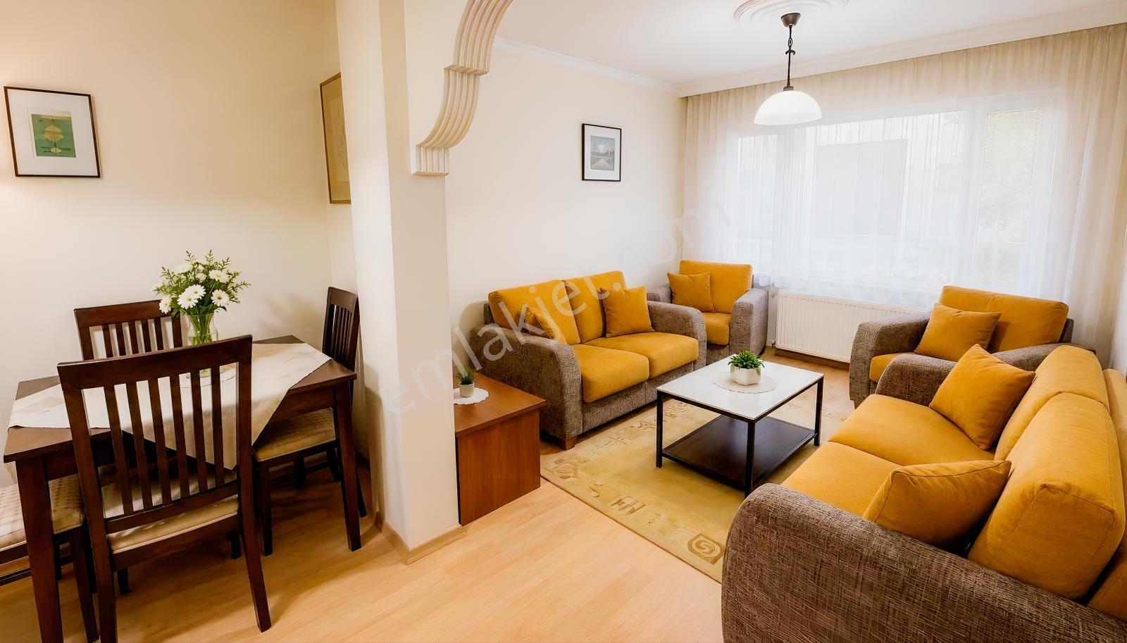 Yedikule 'de 2+1 Birinci Kat Balkonlu Satılık Daire