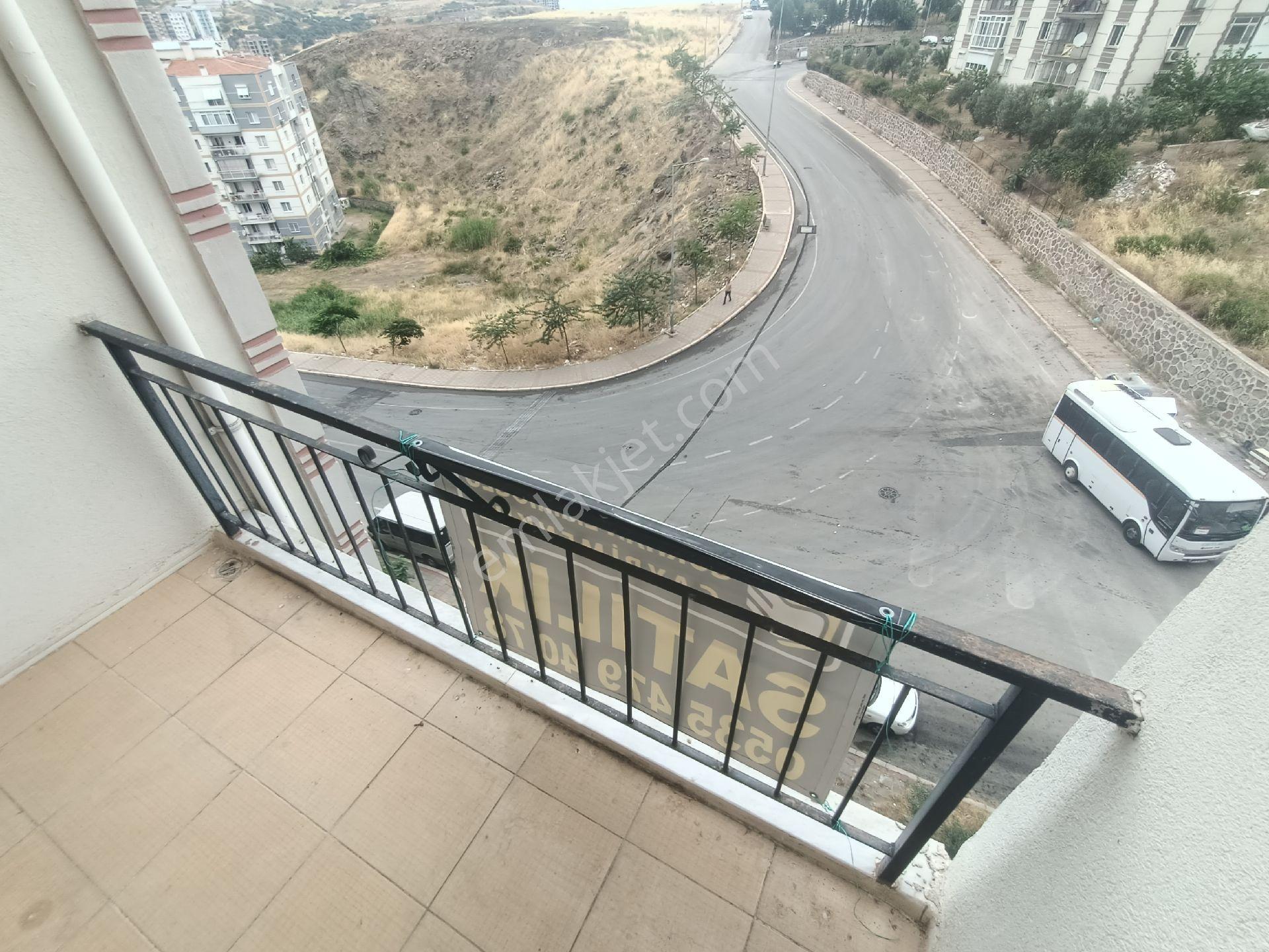 Harmandalı'da Satılık 3+1 Köşe Daire, Site İçinde, Çift Balkonlu - Görsel 9