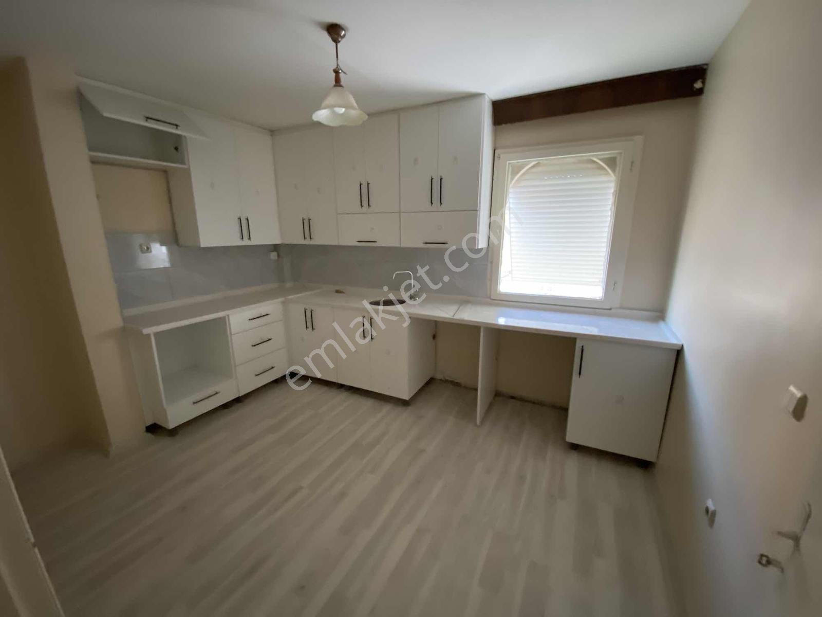 100.yıl Mah. 3+1 Parkeli Boyalı Ara Kat Kiralık Daire ! - Görsel 3